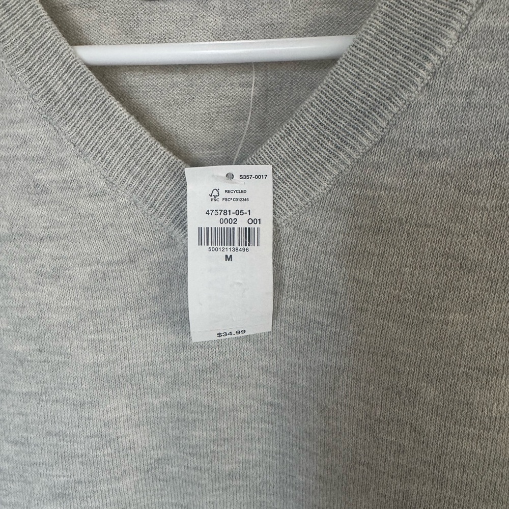 Men’s Old Navy Gray V-Neck Sweater Classic Knit NWT cotton - Picture 3 of 7